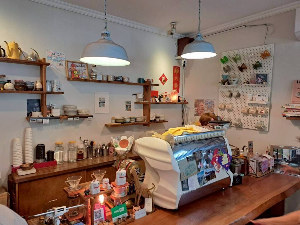  DM CAFE 台中西區咖啡廳，店內櫃檯照片