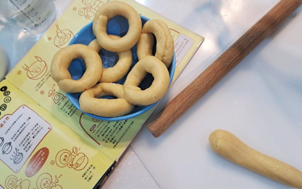 甜甜圈店的企鵝先生 親子共讀 烘焙