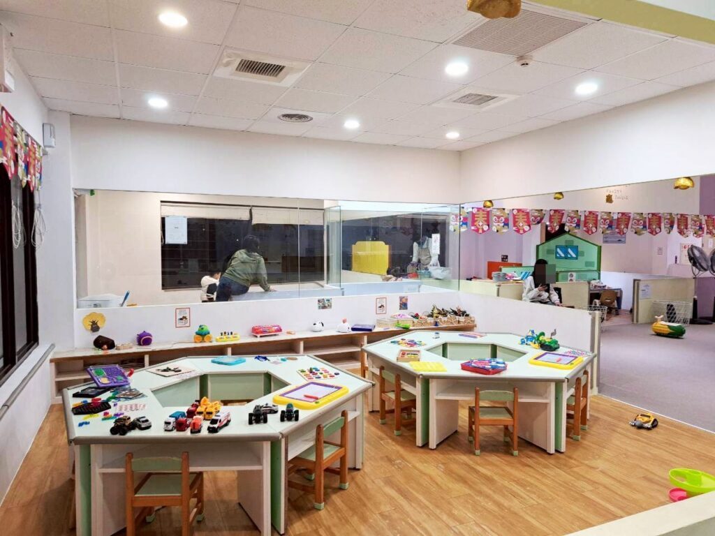  台中抓周 親子餐廳及景點推薦，小島3.5°親子餐廳 臺中冒險館有超大不限時遊戲區、台中抓周場地租借。