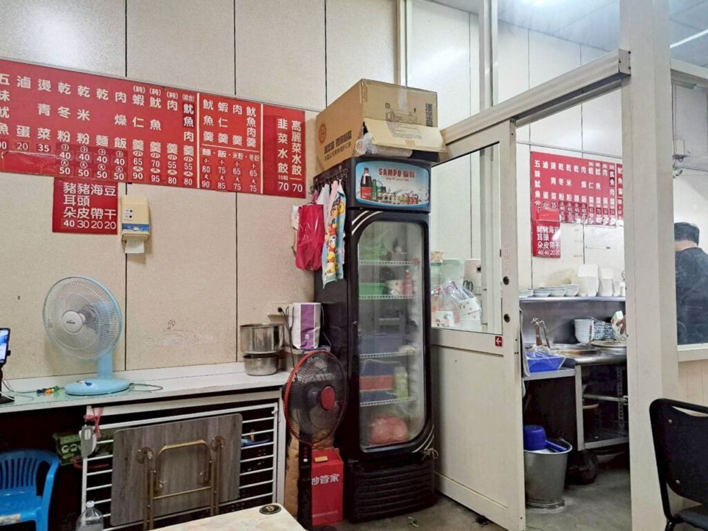  溪湖美食 推薦，必點推薦 魷魚肉焿飯或肉焿麵，湯頭順口不膩，。