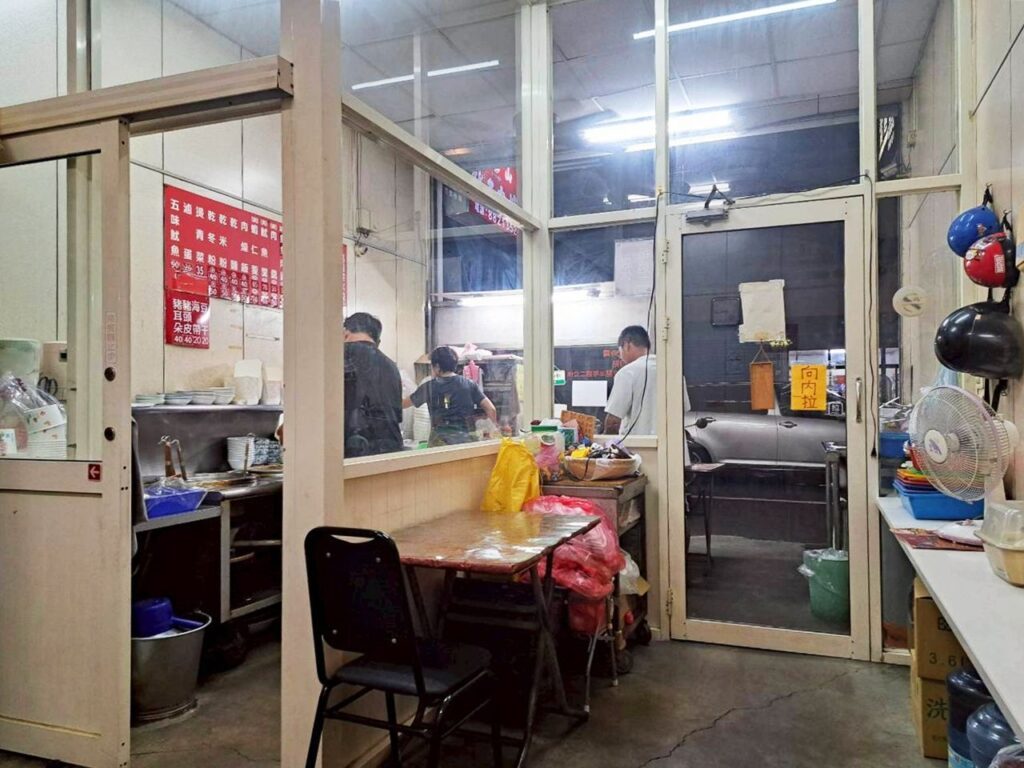  溪湖美食 推薦，必點推薦 魷魚肉焿飯或肉焿麵，湯頭順口不膩，。