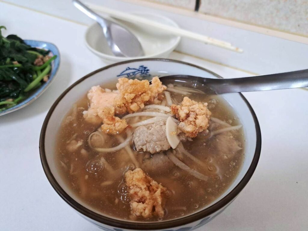 溪湖美食 推薦，必點推薦 魷魚肉焿飯或肉焿麵，湯頭順口不膩，。
