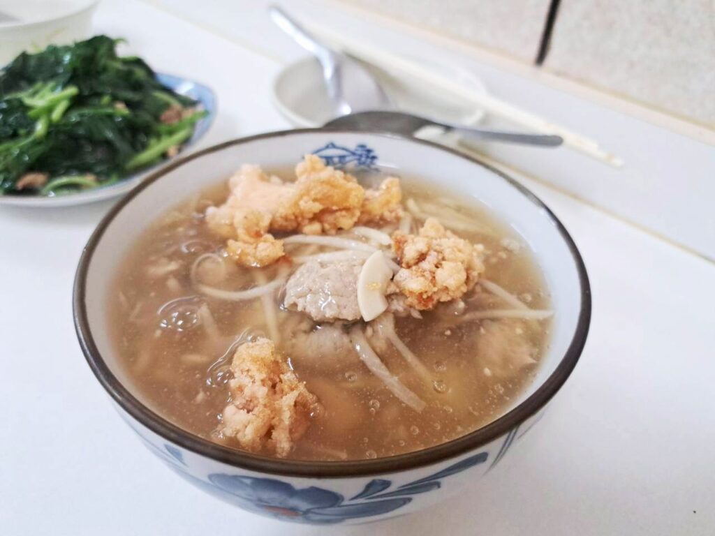  溪湖美食 推薦，必點推薦 魷魚肉焿飯或肉焿麵，湯頭順口不膩，。