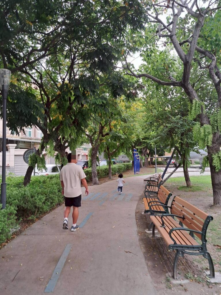  彰化親子景點 ｜溪湖軍機公園園區步道，孩子開心奔跑
