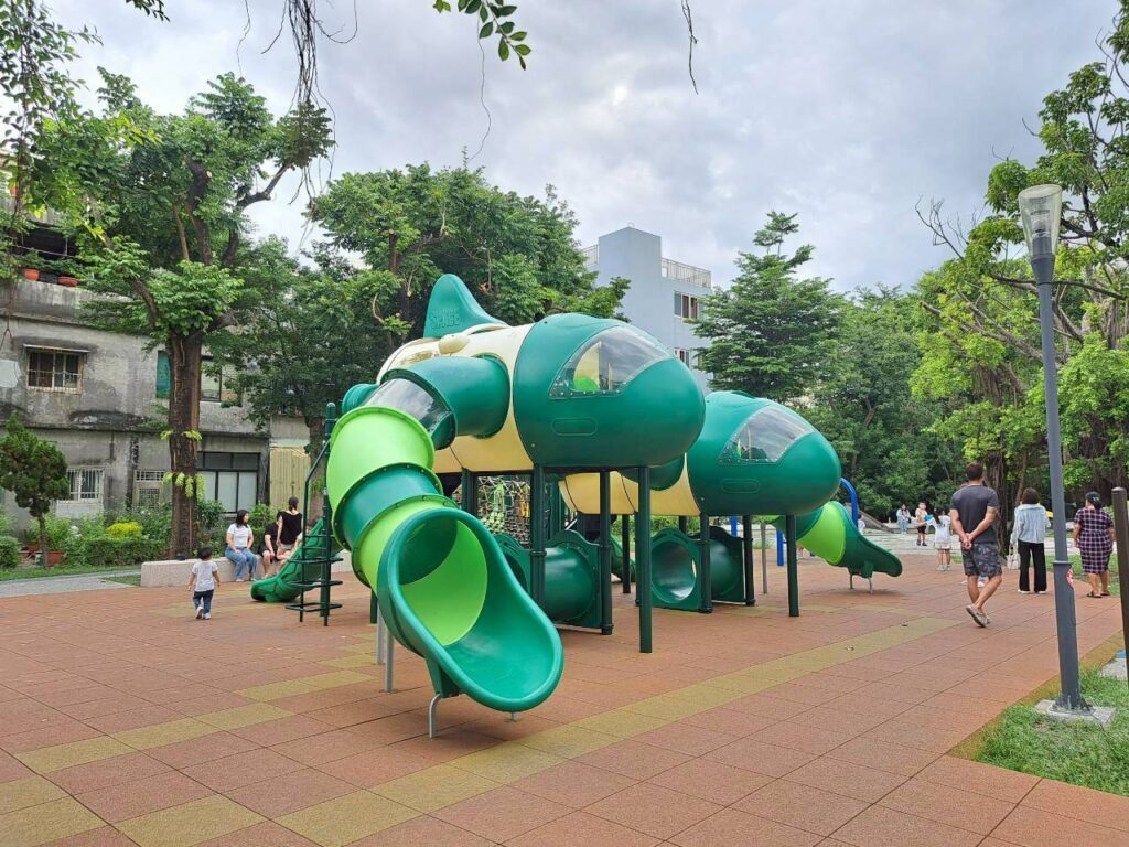 彰化親子景點｜溪湖軍機公園飛機主題遊樂設施