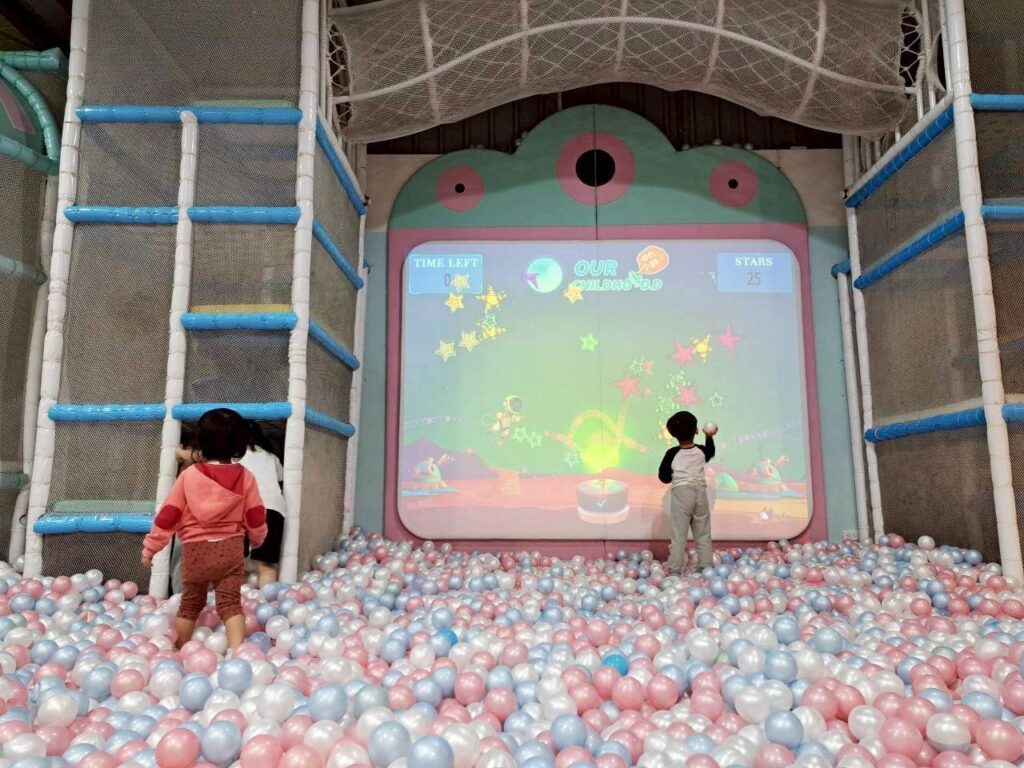 台中親子餐廳推薦，位於臺中北屯的咱們小時候。各式遊樂設施。