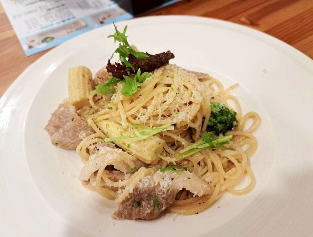  台中親子景點 親子餐廳推薦，位於臺中北屯的咱們小時候，餐點種類豐富多元。