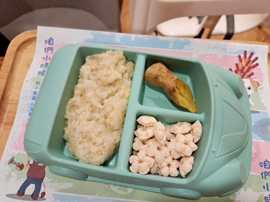  台中親子景點 親子餐廳推薦，位於臺中北屯的咱們小時候，餐點種類豐富多元。