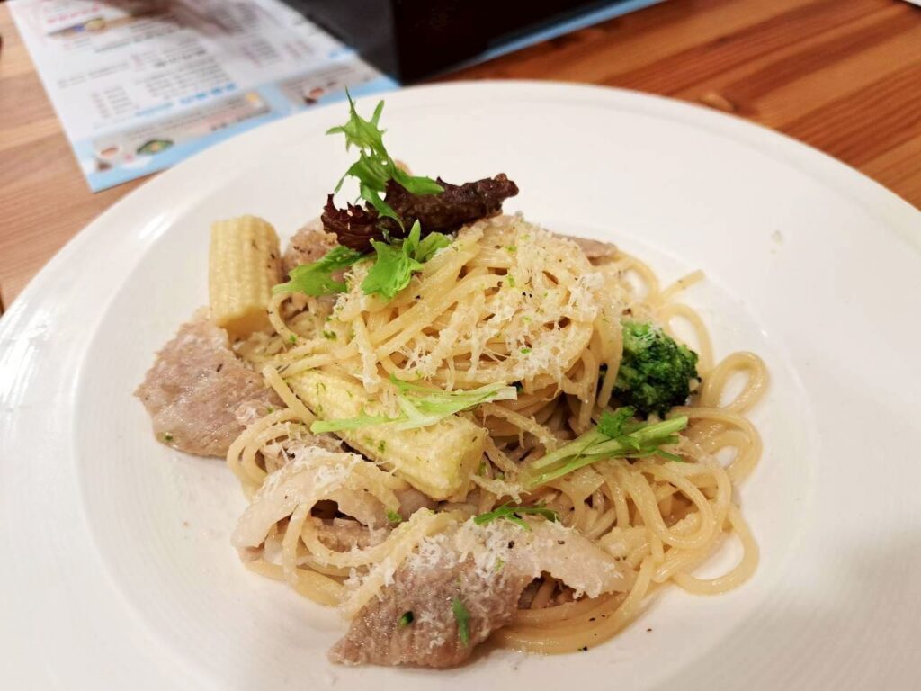  台中親子景點 親子餐廳推薦，位於臺中北屯的咱們小時候，餐點種類豐富多元。