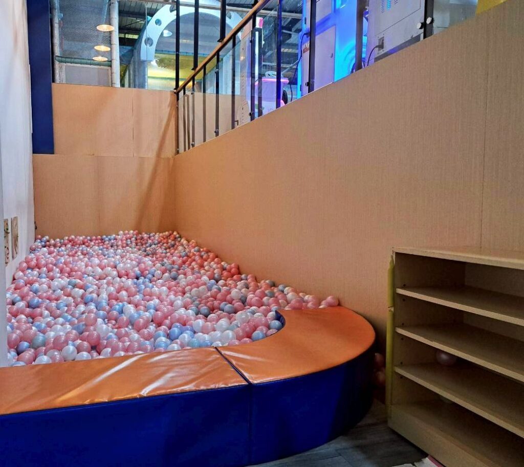 台中親子餐廳推薦，位於臺中北屯的咱們小時候。各式遊樂設施。