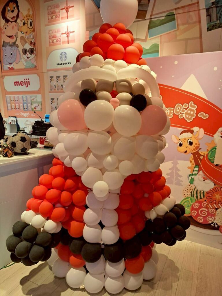  台中親子景點 親子餐廳推薦，位於臺中北屯的咱們小時候，鄰近聖誕節還有應景裝飾