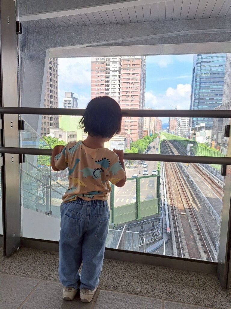 帶小孩搭大眾運輸 一歲以上小孩搭大眾運輸心得