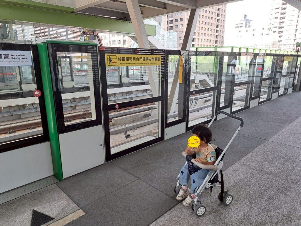 帶小孩搭大眾運輸 一歲以上小孩搭大眾運輸心得