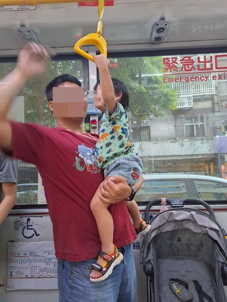 帶小孩搭大眾運輸 一歲以上小孩搭大眾運輸心得