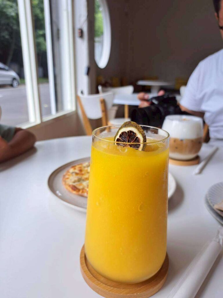 柴想喝咖啡 用餐記錄，好吃的芒果冰沙