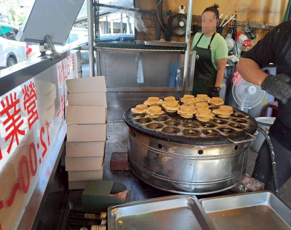 向上市場美食 台中西區美食 下午茶推薦！民生北路排隊名店 無名紅豆餅