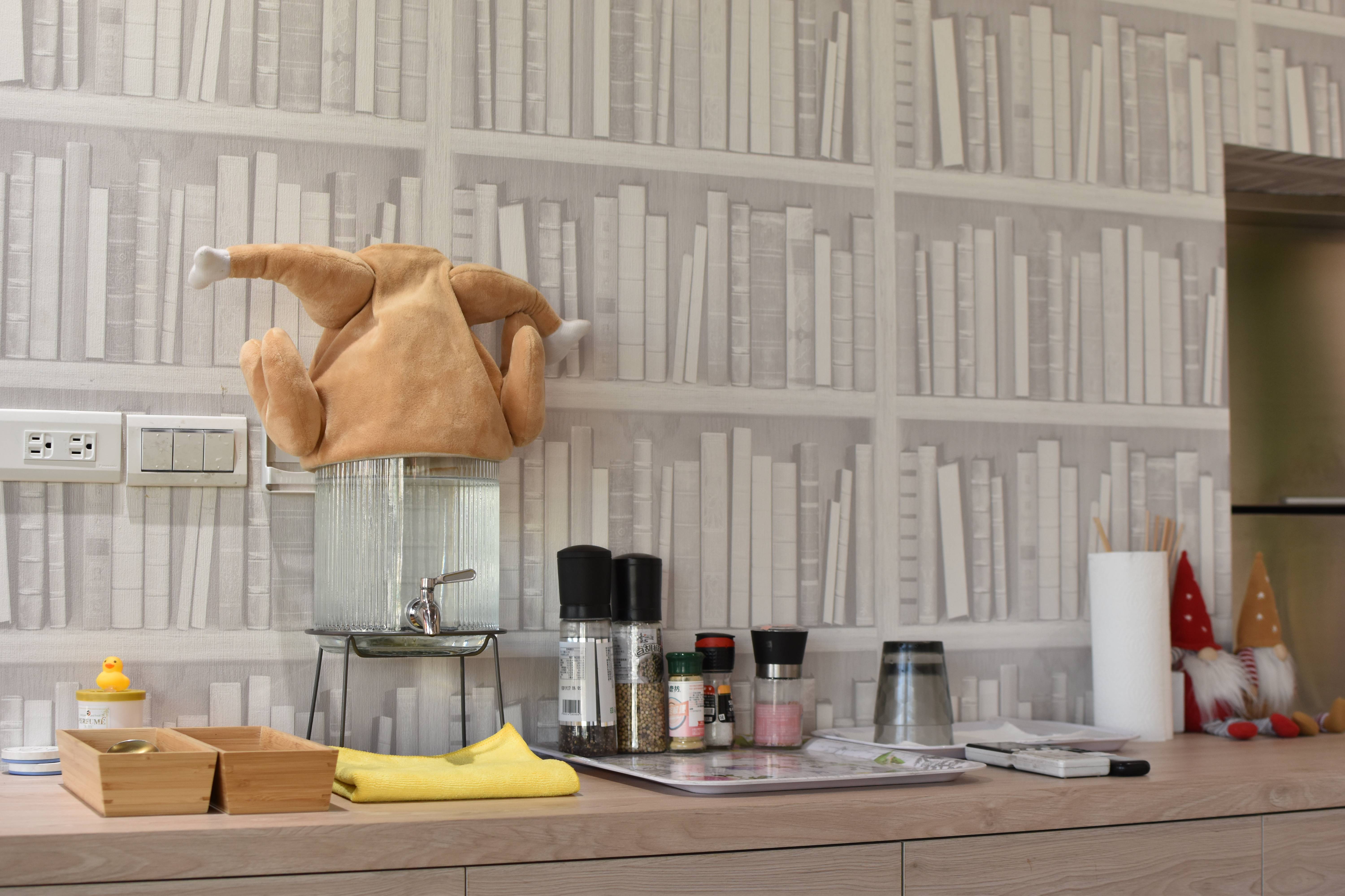  台中親子餐廳 金牌萌寵GMP，是一間很棒的台中東區貓咪咖啡廳，親子友善、寵物友善，店裡有可愛的三隻貓咪。