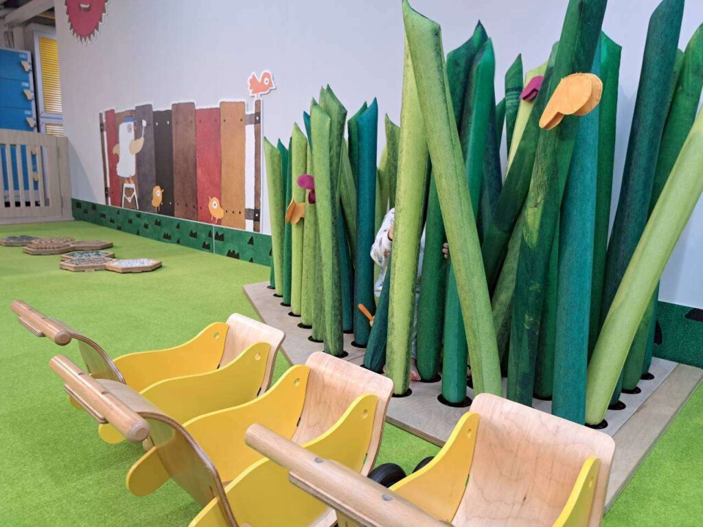  台中親子景點推薦 ｜草叢躲藏遊戲區