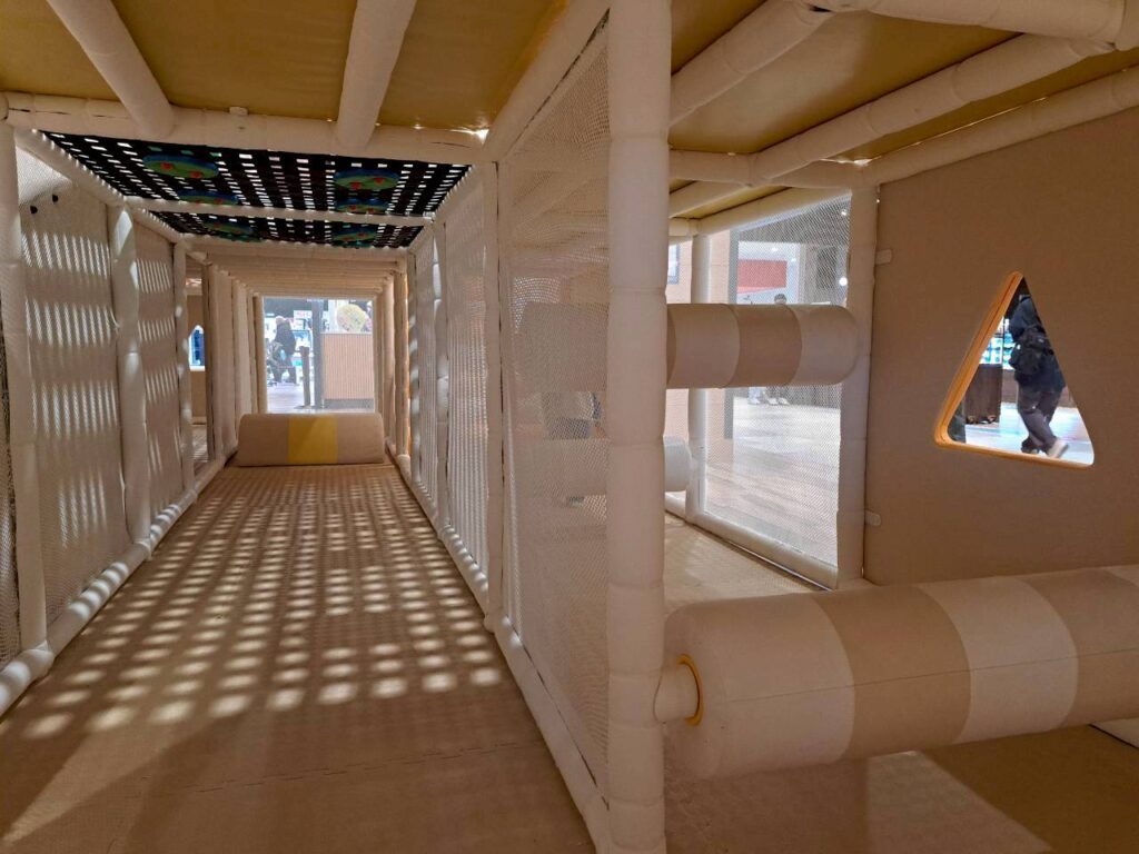  台中lalaport 南館遊戲區 台中親子景點 推薦，免費遊戲區寬敞好玩，同層樓周邊還都是滿滿小孩、大人愛吃的點心美食