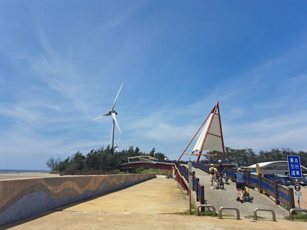龍鳳漁港彩虹橋 風跡沙灘 龍鳳沙灘