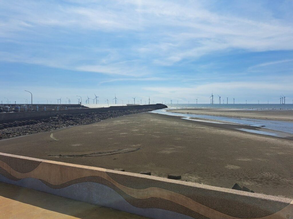 龍鳳漁港彩虹橋 風跡沙灘 龍鳳沙灘