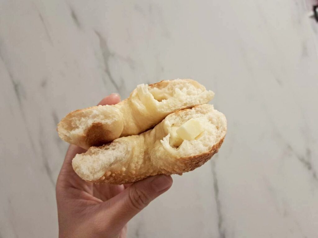  台中東區美食 乃乃家麵包店，鄰近忠孝夜市美食店家，店內販售多種麵包，