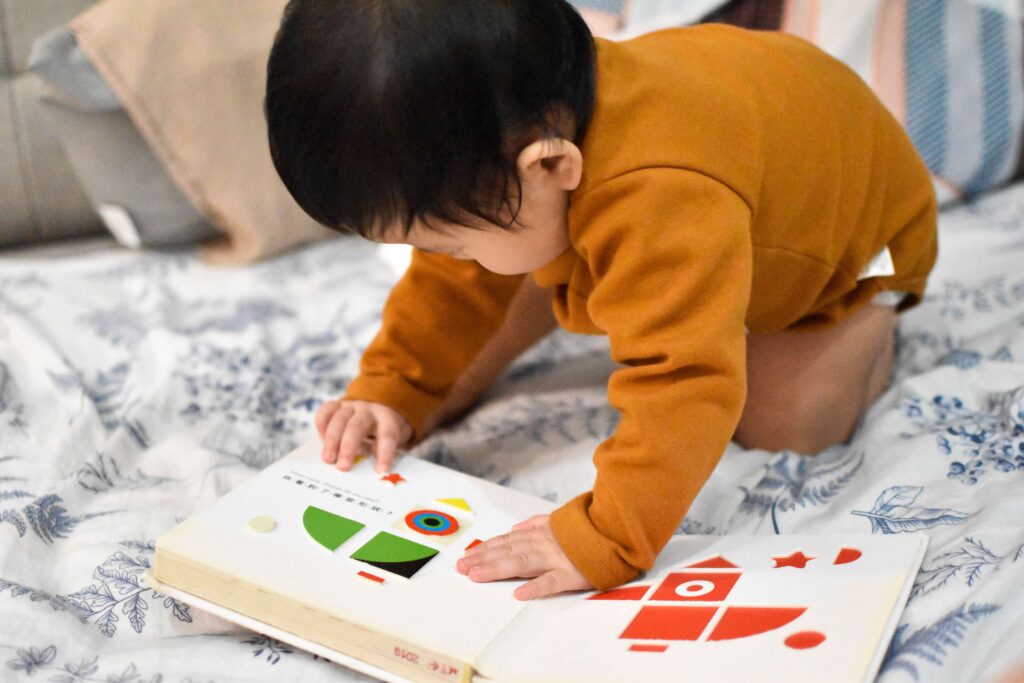 寶寶書推薦 寶寶書單 形狀shapes：第一本觸感學習書